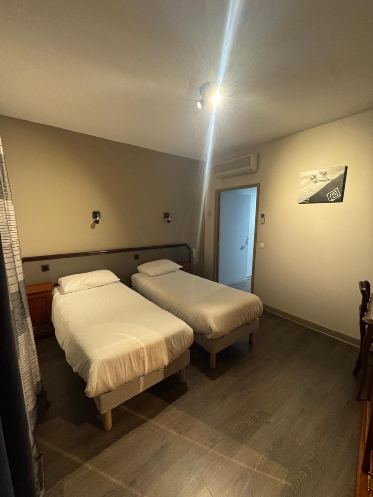 Hotel Restaurant Henry Puy-lʼÉvêque Zewnętrze zdjęcie